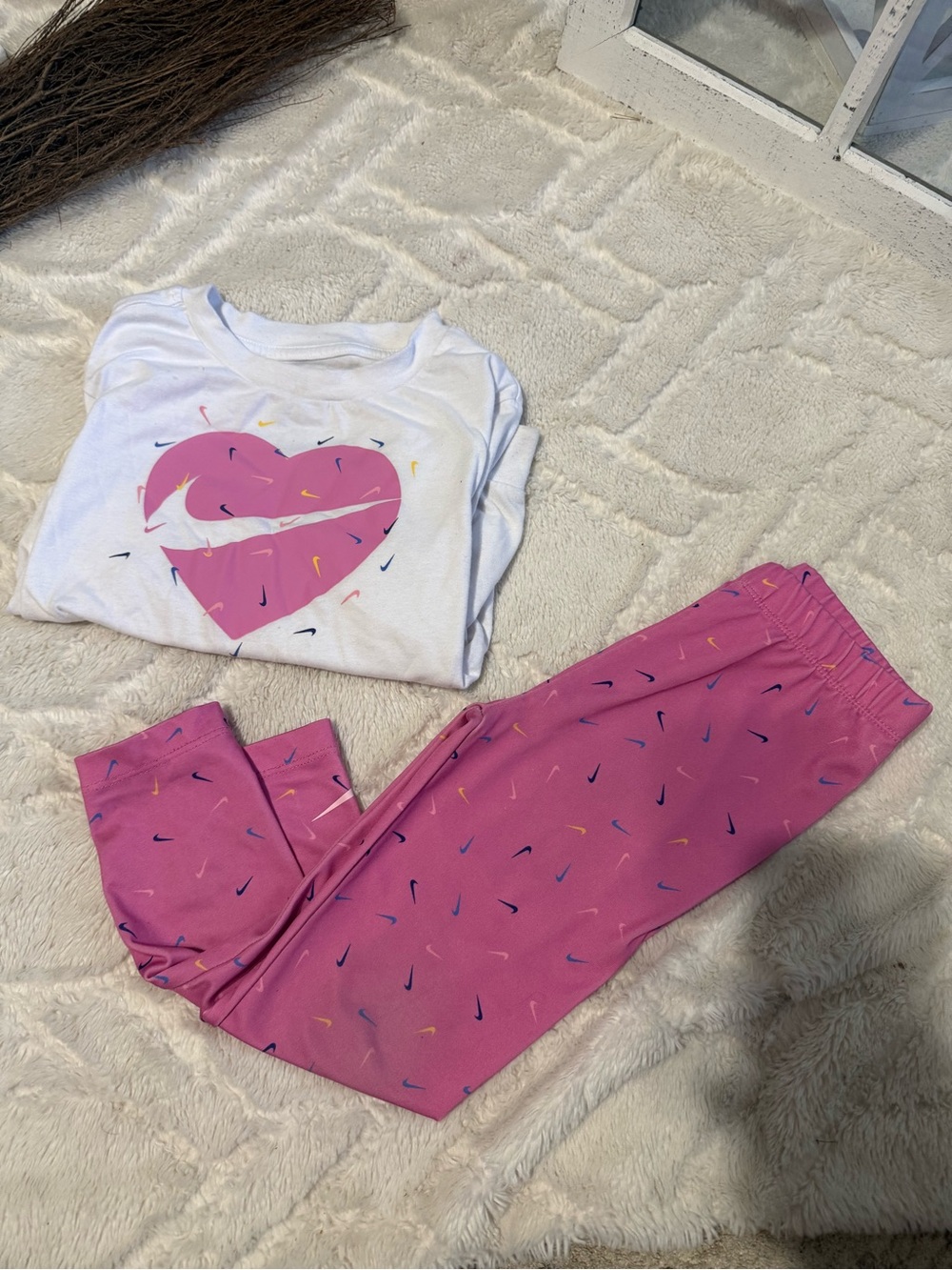 Nike Girls Pink Heart Set with White Heart long sleeve Tee
